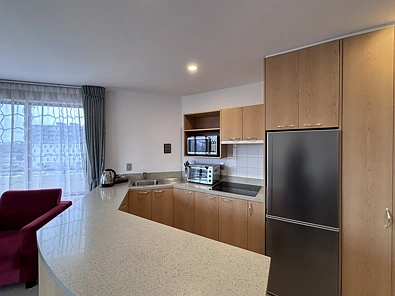 512/87 Kilmore Street - Free power & Wifi!