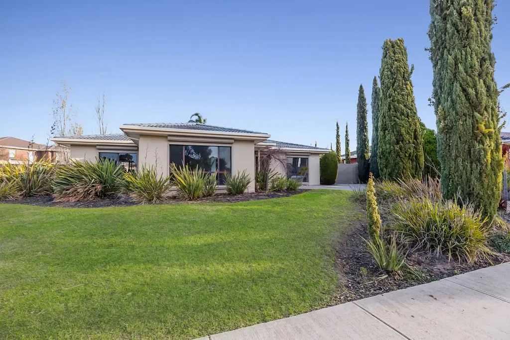 2 Australia Drive, Taylors Lakes, VIC 3038