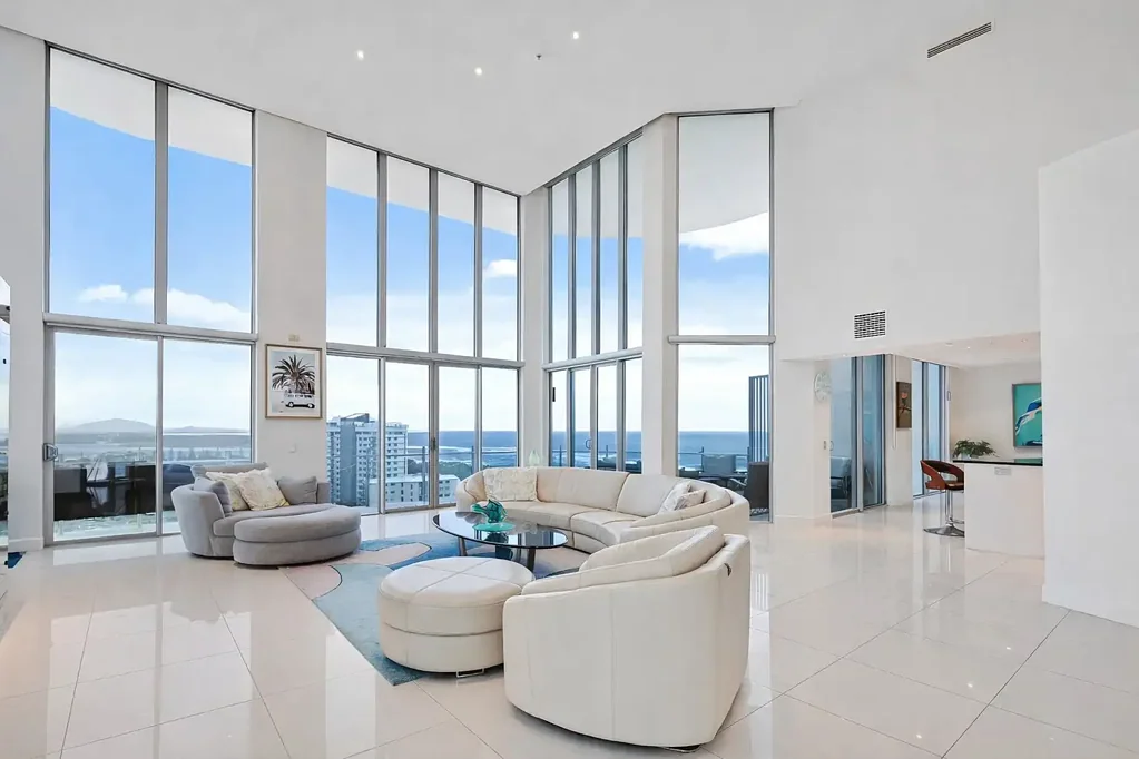 Maroochydore 4침실 The Height of Coastal Living - 440m² Cotton Tree Sky Home