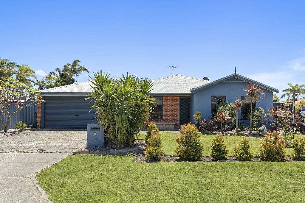7 Seaspray Place, Waikiki, WA 6169