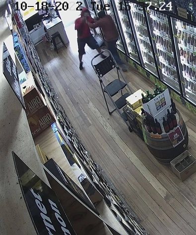 中区商店遭持枪抢劫！店员被威胁“爆头”，吓到失语，场面太惊悚！