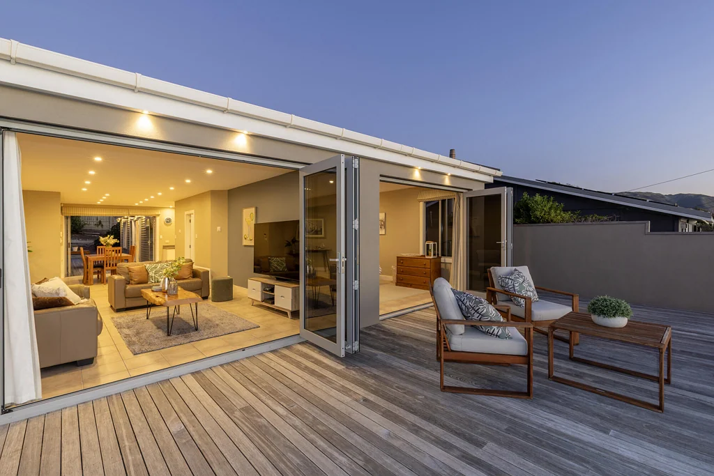 Paekakariki 3房  Income Potential with Uninterrupted Coastal Views