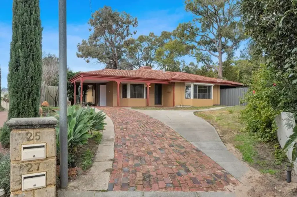 Mount Nasura 3 Bedroom Green Oasis with 4th bedroom potential!