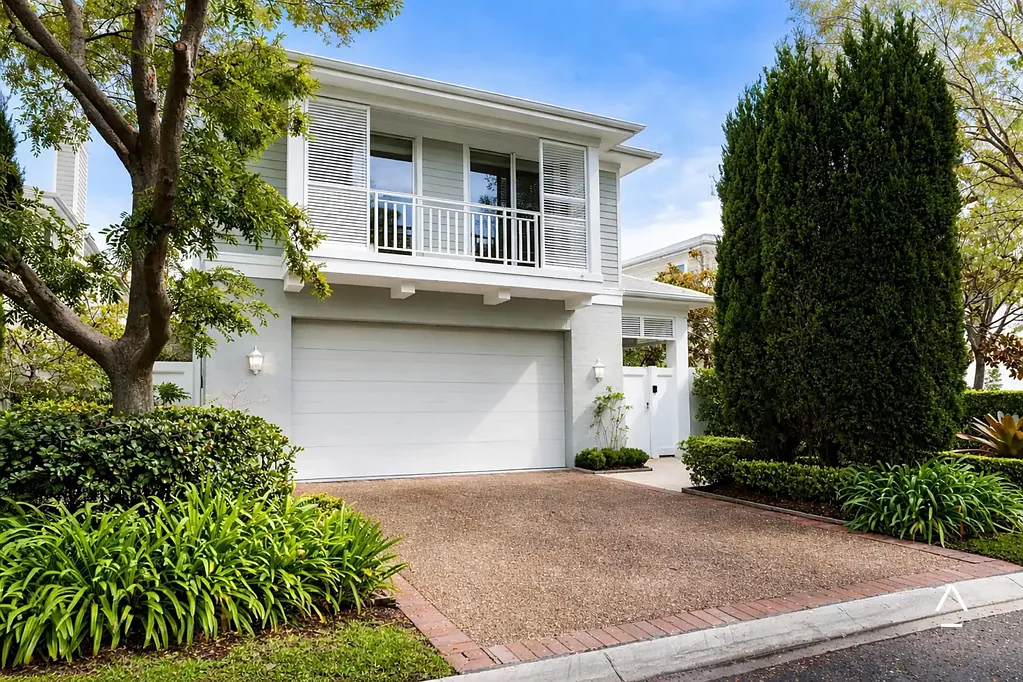 Luxurious, Stylish, Spacious, Modern 4-5 Bedroom, 4 Bathroom, 2 LUG Plus 2 Additional Car Spaces, Luxury Residence With Access To Resort Style Facilit