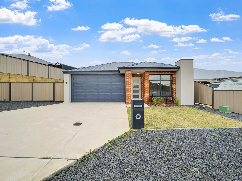 57 Carnelian Avenue, Australind, WA 6233