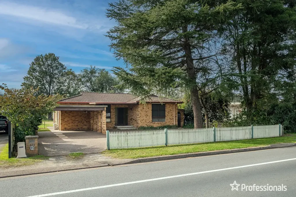 Three Bedroom Home Overlooking Muswellbrook Golf Course