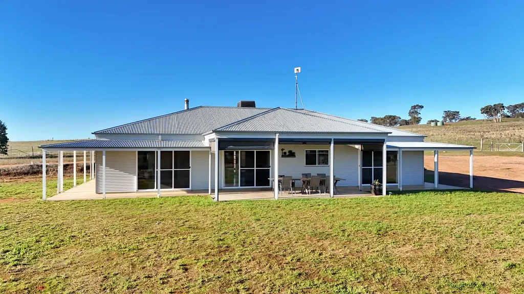 Gulgong MODERN RURAL HOLDING WITH SPACE AND SELF SUFFICIENCY