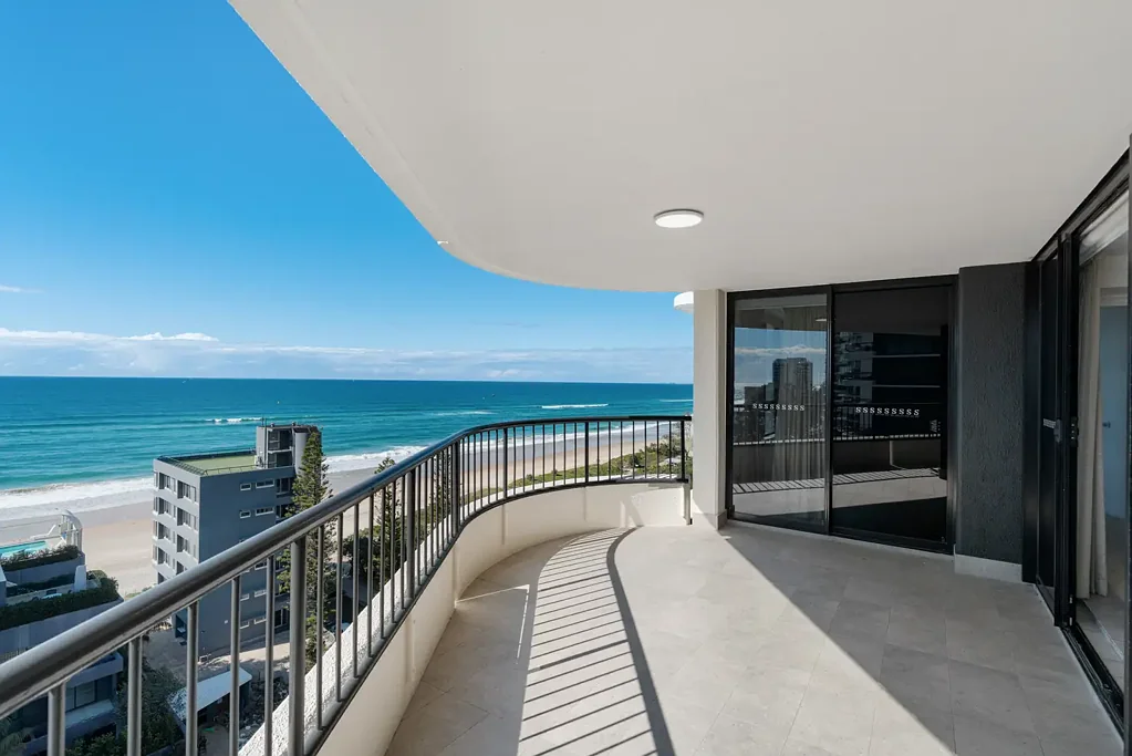 Main Beach 2房  North facing half floor residence in 'Silverpoint'