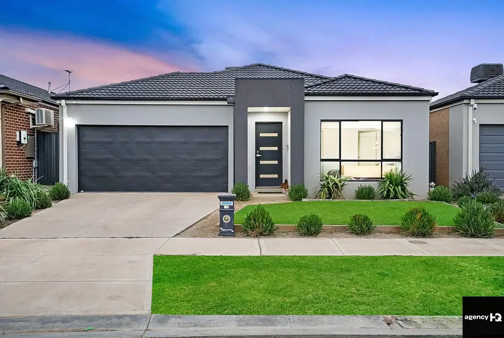 Stunning 4 Bedroom Family Home  close to Tarneit Rise Primary School