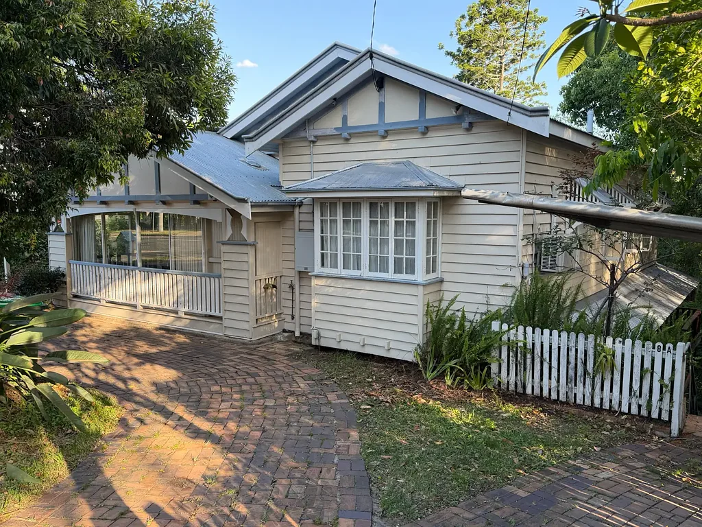 Indooroopilly 3部屋 Deceased Estate first time on the market for 50 years