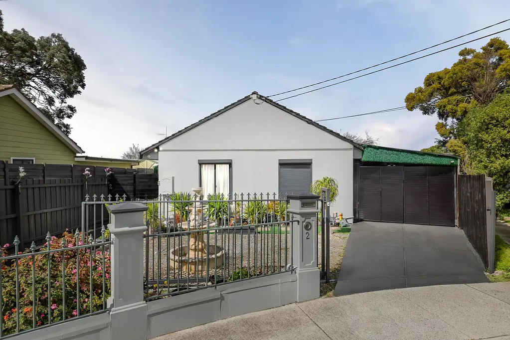 Dandenong North 4침실 Spacious Living in Court Location
