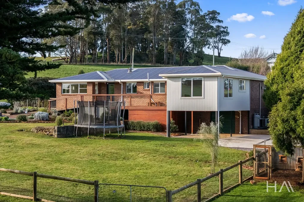 Deloraine 4Zimmer A Home Framed by Mountain Views!