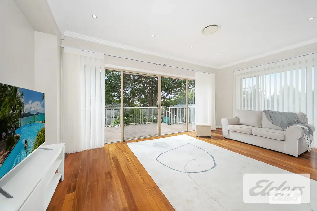 Long Jetty 4 Bedroom Beachside Living – Walk to Toowoon Bay & Cafés