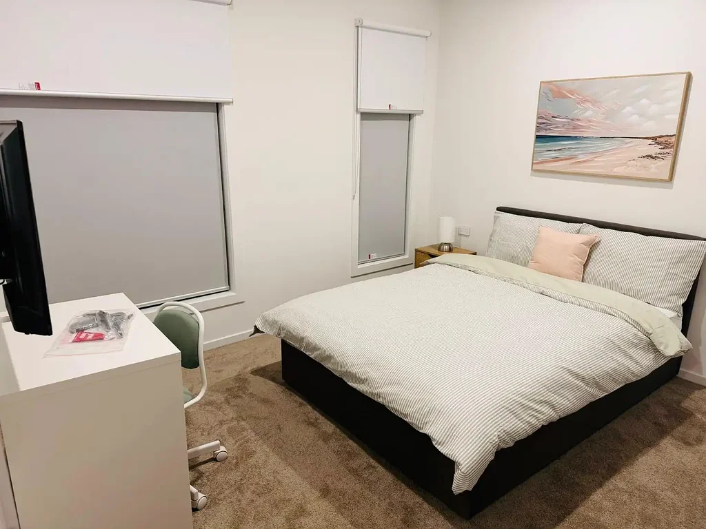 Spacious 1 bedroom ensuites for $280 close to Waurn Ponds train station !!
