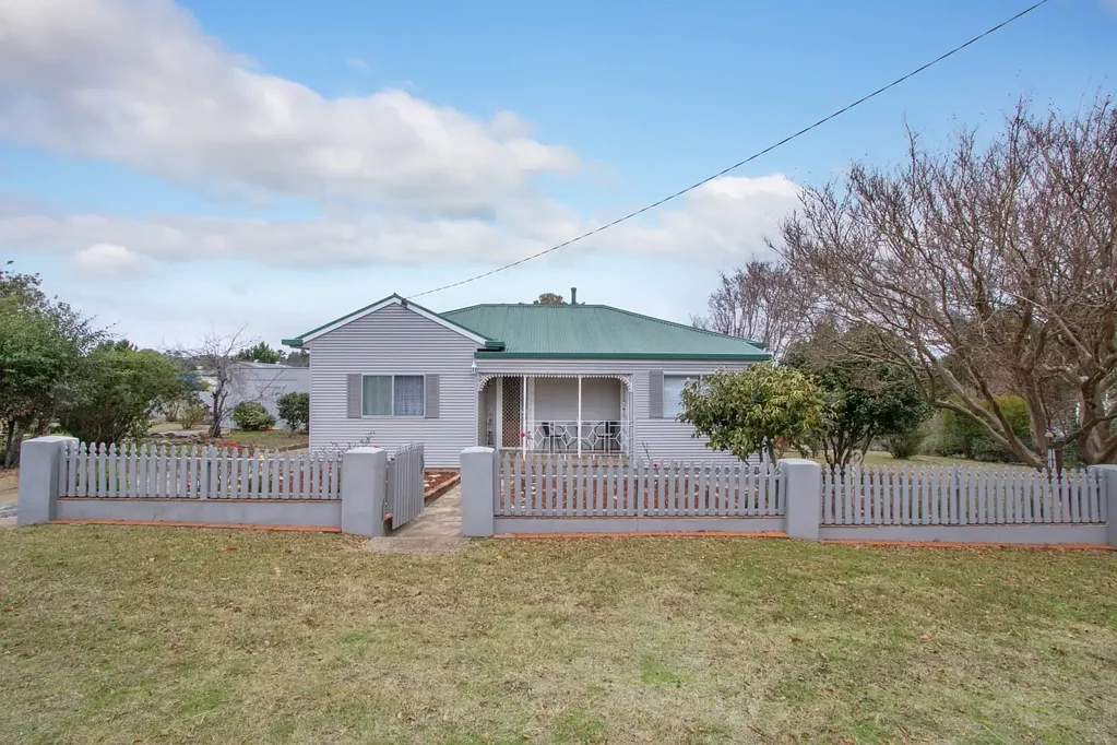 Yass 3ਬੈੱਡਰੂਮ Big block, great shed space, sub division potential
