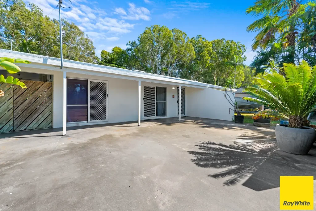 Yorkeys Knob 4Moenga Spacious Family Home with Swimming Pool!