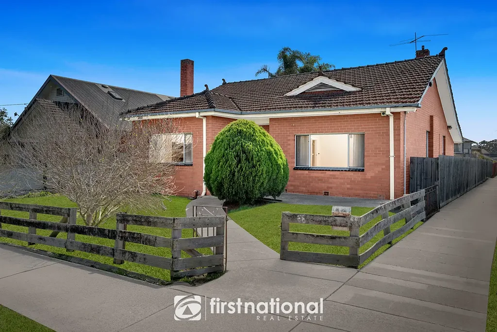 Dandenong 3બેડરૂમ Corner opportunity, room to grow in Central Dandenong