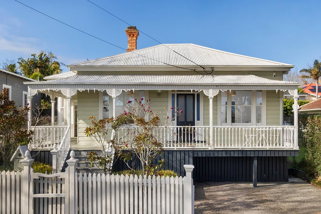 Grey Lynn 3 Bedroom Classic, Comfortable and Complete on Castle