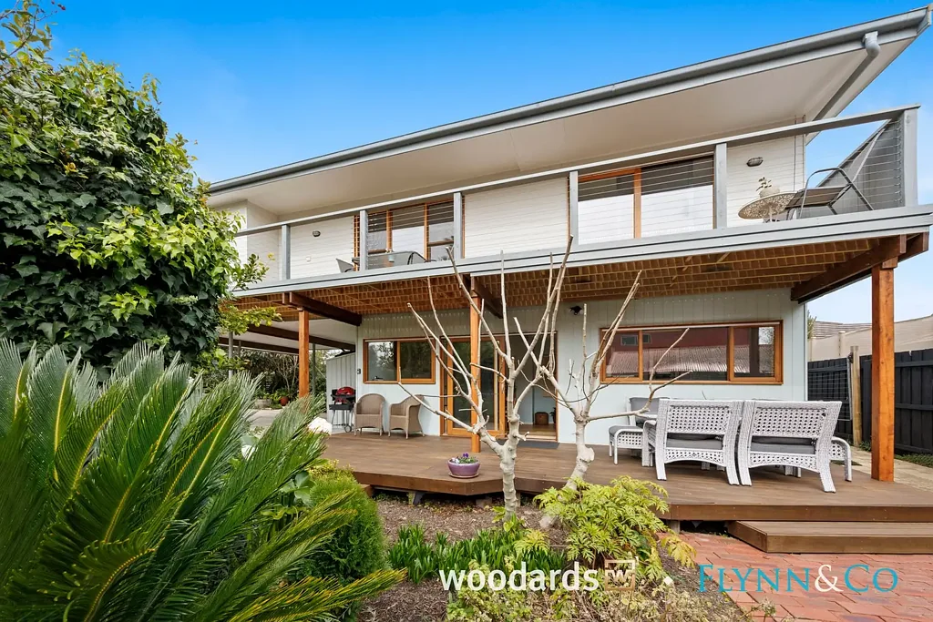 Dromana 3 Bedroom Versatile Retreat with Garden Oasis & Coastal Charm