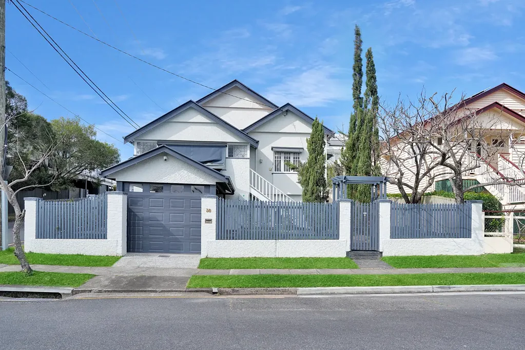 Coorparoo 5ਬੈੱਡਰੂਮ Fully Renovated Family Haven with Picturesque Charm