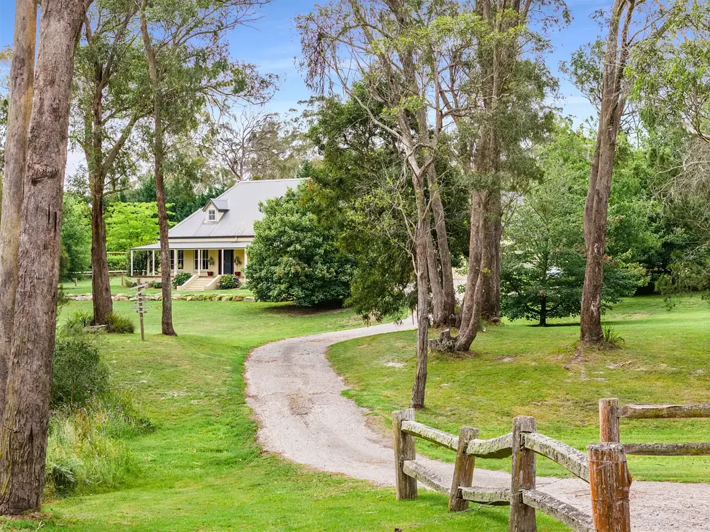 Berrima 5房  Craftsman-Built Home on Five Acres, Walking Distance to Berrima