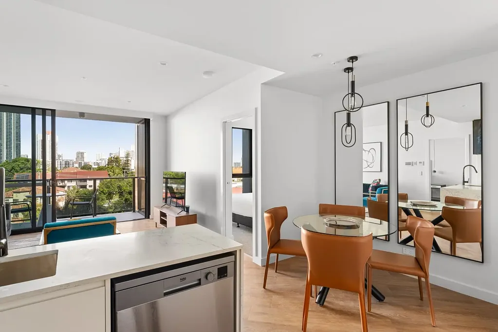 Southport 2Kwarto Price Reduced $75,000, Near New 2 bedroom Apartment 93m2 -  Regal Residences,  Owner Occupied