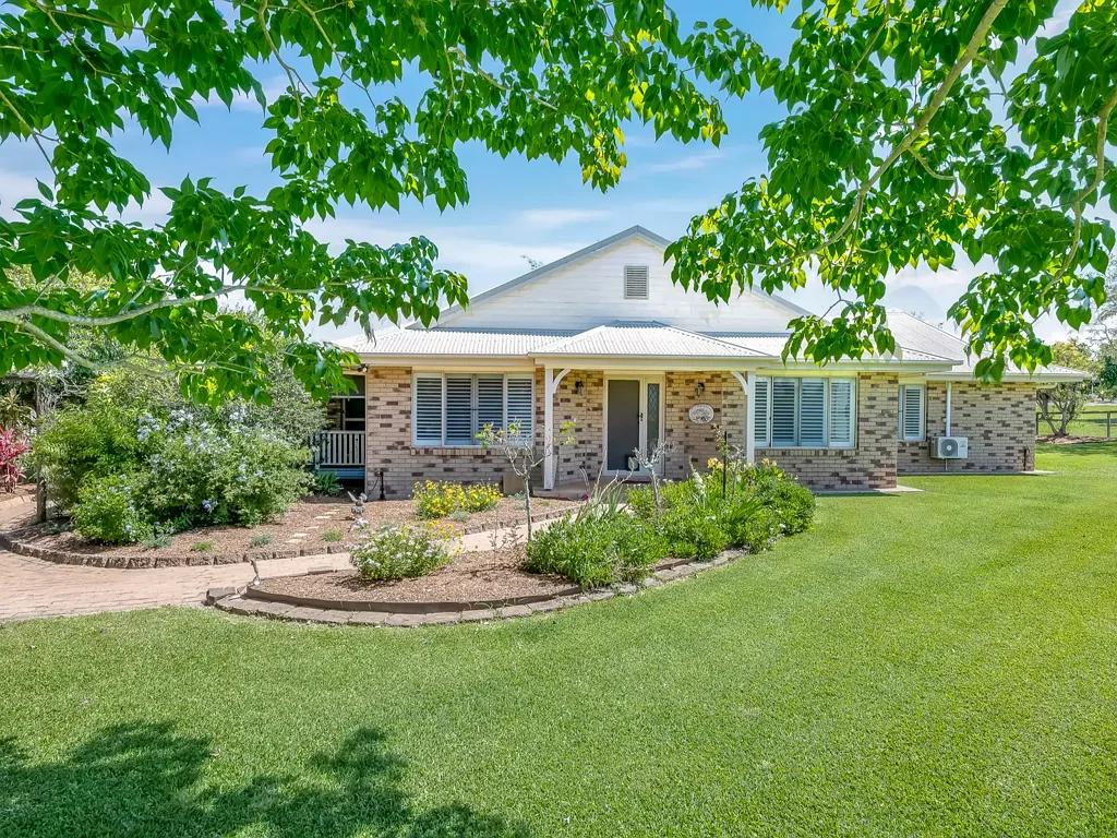 Gooburrum 3침실 Country Charm Meets Modern Convenience in Gooburrum