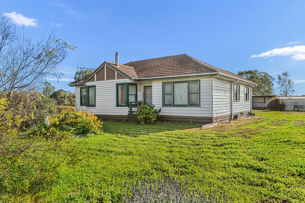 Bridgewater 3Kwarto ENDLESS POTENTIAL ON 4.5ACRES – ON THE EDGE OF TOWN!