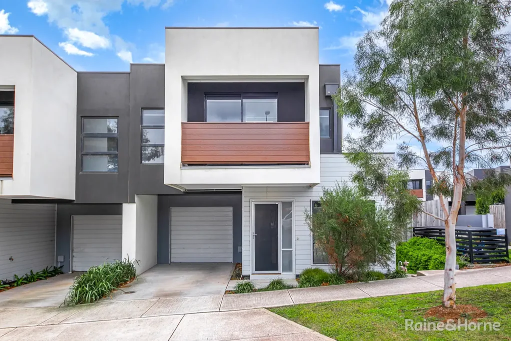 Sunbury 3 Bedroom Modern Townhouse in a Convenient Location