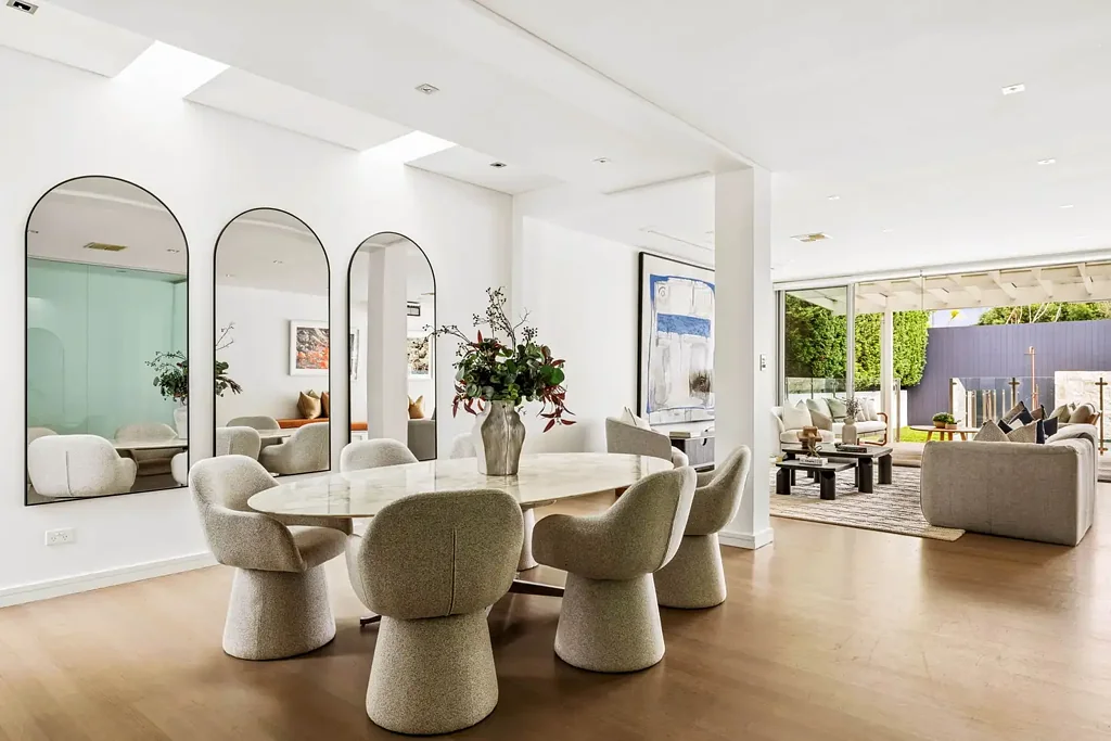 Dover Heights 4 Slaapkamer Beachside Family Home with Rare Oversized Garage on the Cusp of North Bondi & Dover Heights