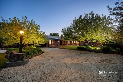 Echuca 5ਬੈੱਡਰੂਮ A Home, Awesome Shedding - steeped in history