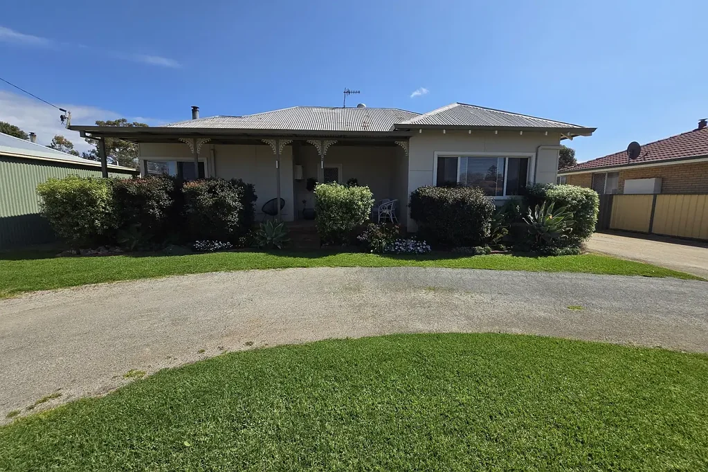 Katanning 3Zimmer Beautifully Presented Home in a Quiet Cul-de-Sac