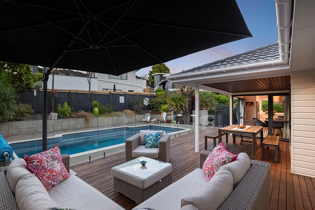 Red Beach 4房  Red Beach Lifestyle - Views & Opportunity!