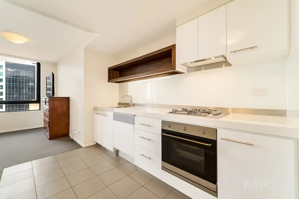 Fantastic St Kilda Road Pad! Pool, Gym and Concierge