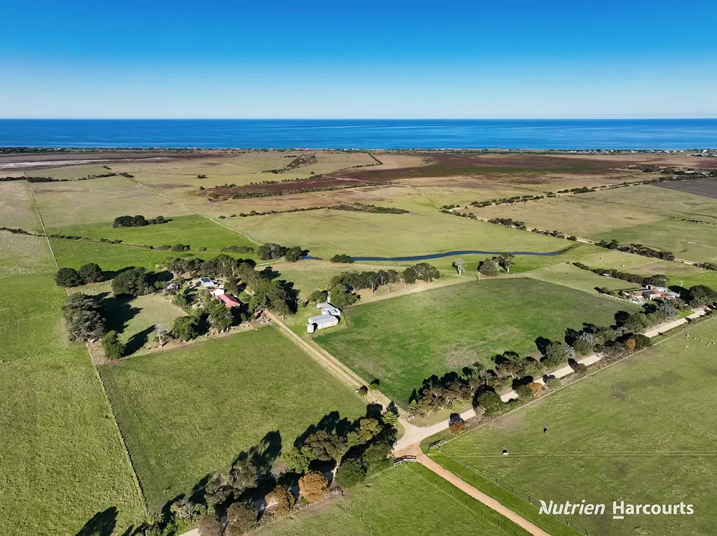 Seaspray  Hillside - 416 Acres of Coastal land with Home