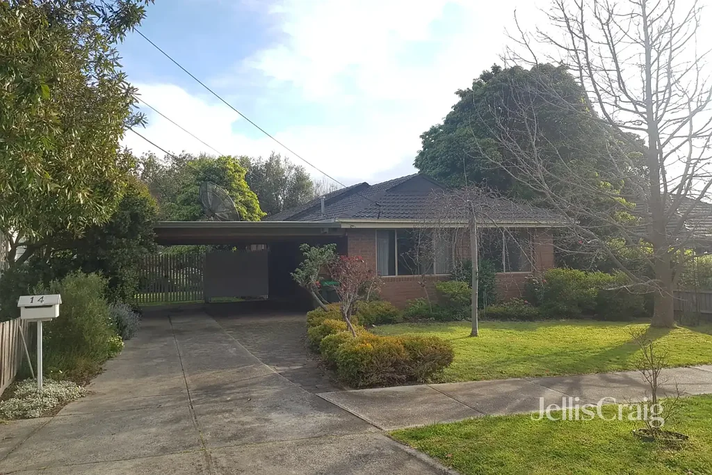 Single level house - Good sized yard and carport for 2 cars