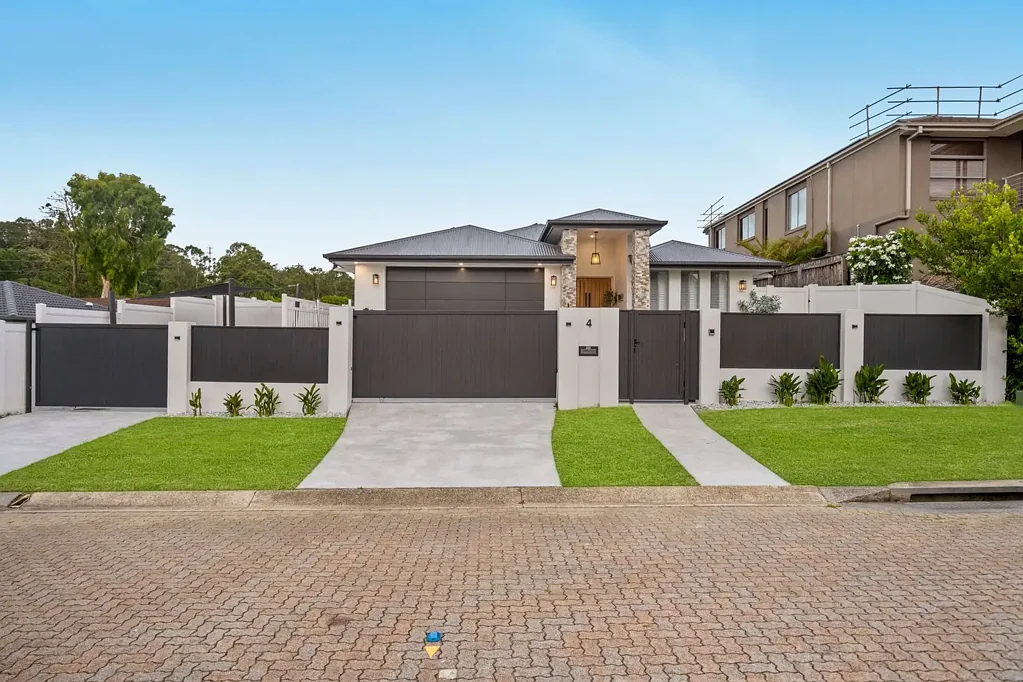 4 Riverbank Court, Ashmore, QLD 4214