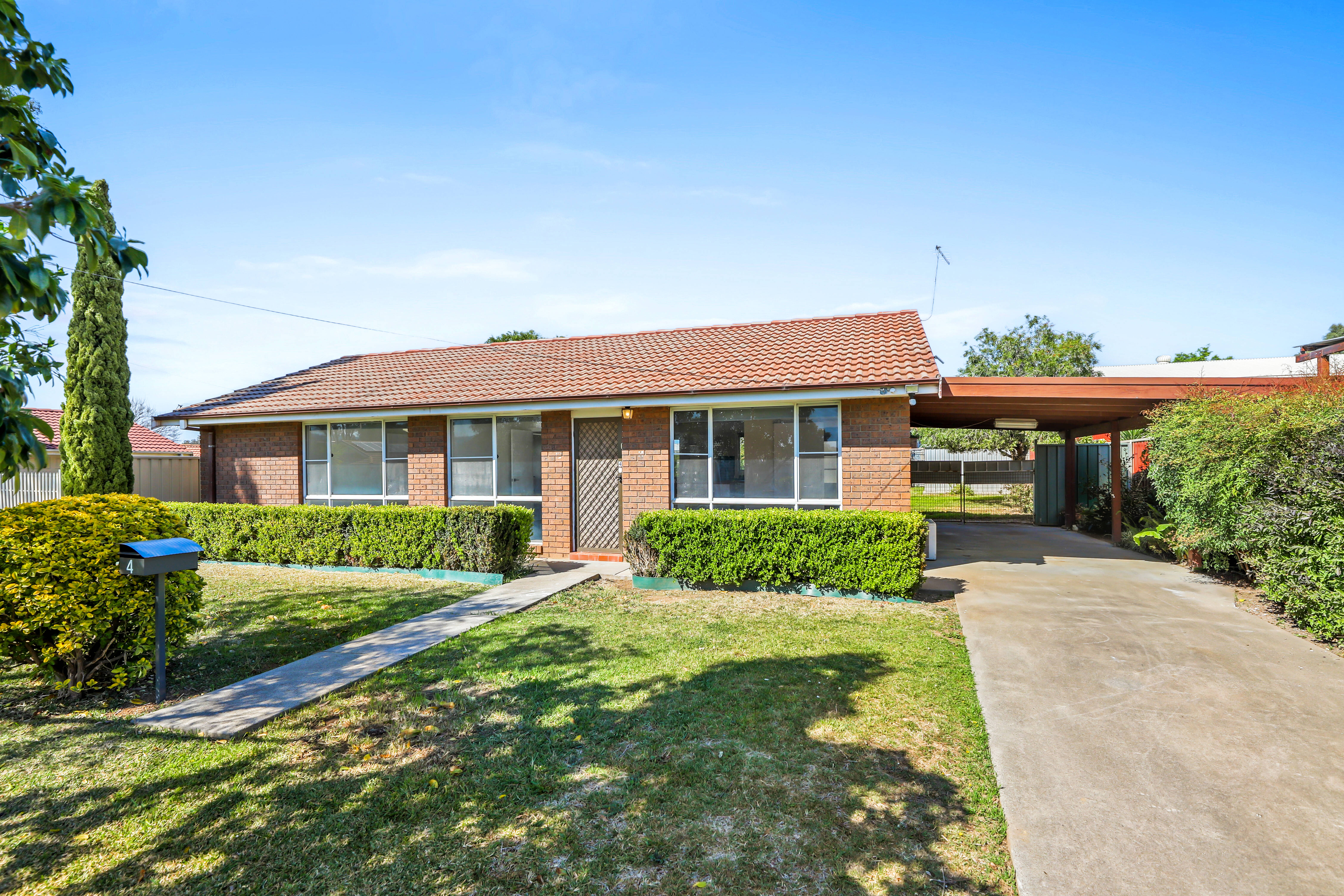 4 BANKS ST, WESTDALE NSW 2340, 0 habitaciones, 0 baños, House