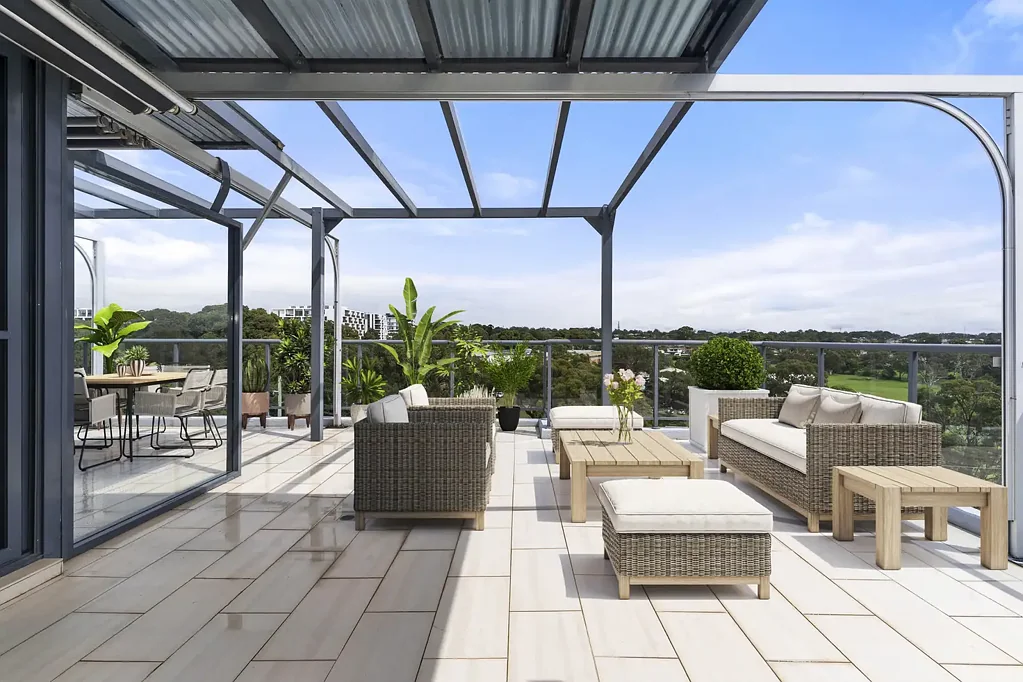 Spacious Three-Bedroom Apartment with Sweeping District Views
