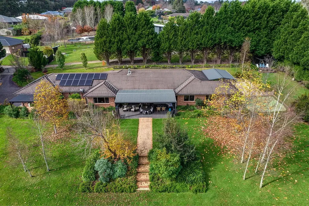 Bundanoon 5 Bedroom Glenferrie - she's gorgeous and grand