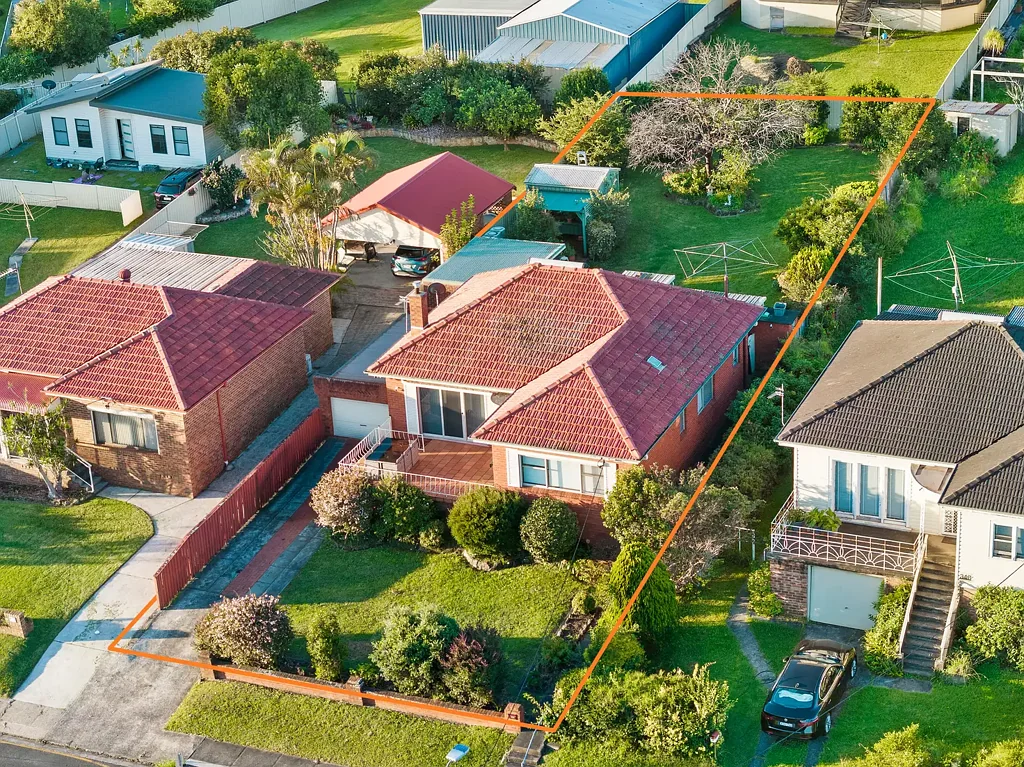 Lake Heights 3房 湖景壮丽 684平米阔地 三房宽敞 室内外灵动 气候宜人 位置优越 ENDLESS POTENTIAL WITH LAKE VIEWS