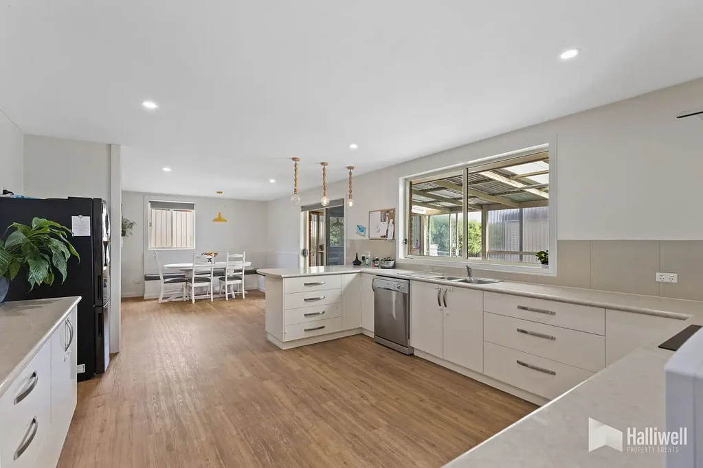 20 Lakeside Drive, Acacia Hills, TAS 7306