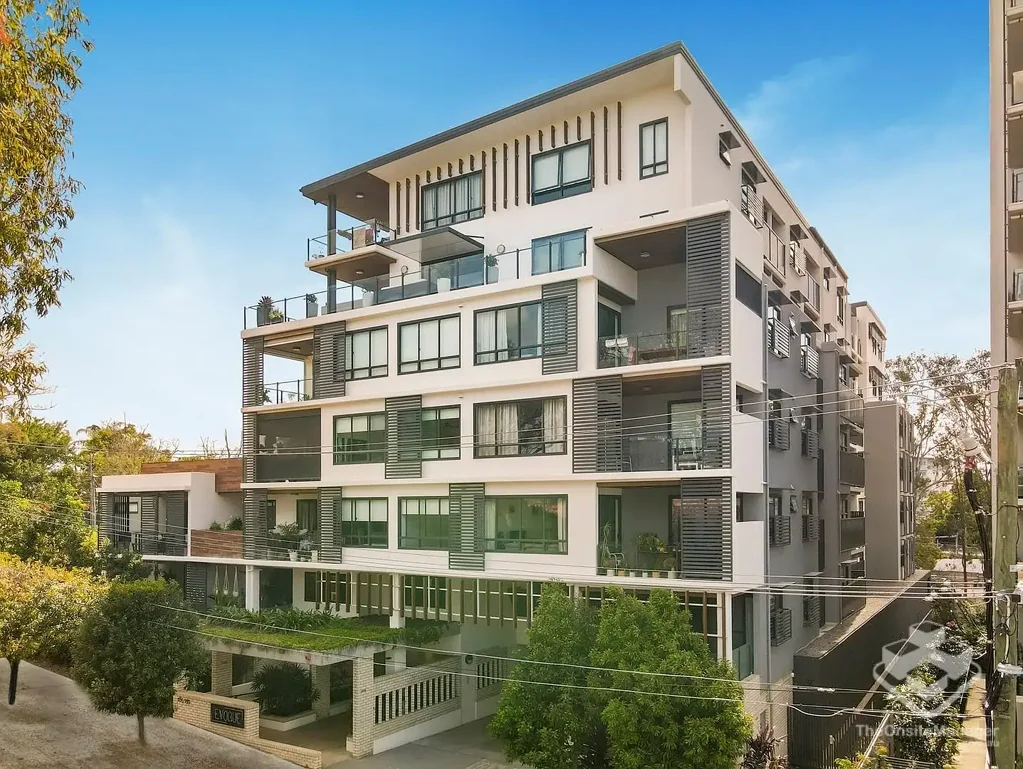 Furnished Master Room with Private Ensuite-Shared 2-Bed Apartment( (Not Entire Unit) in Indooroopilly