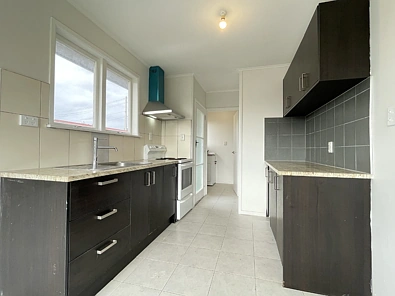 3 BEDROOM - BRAND BATHROOM - LARGE SHED