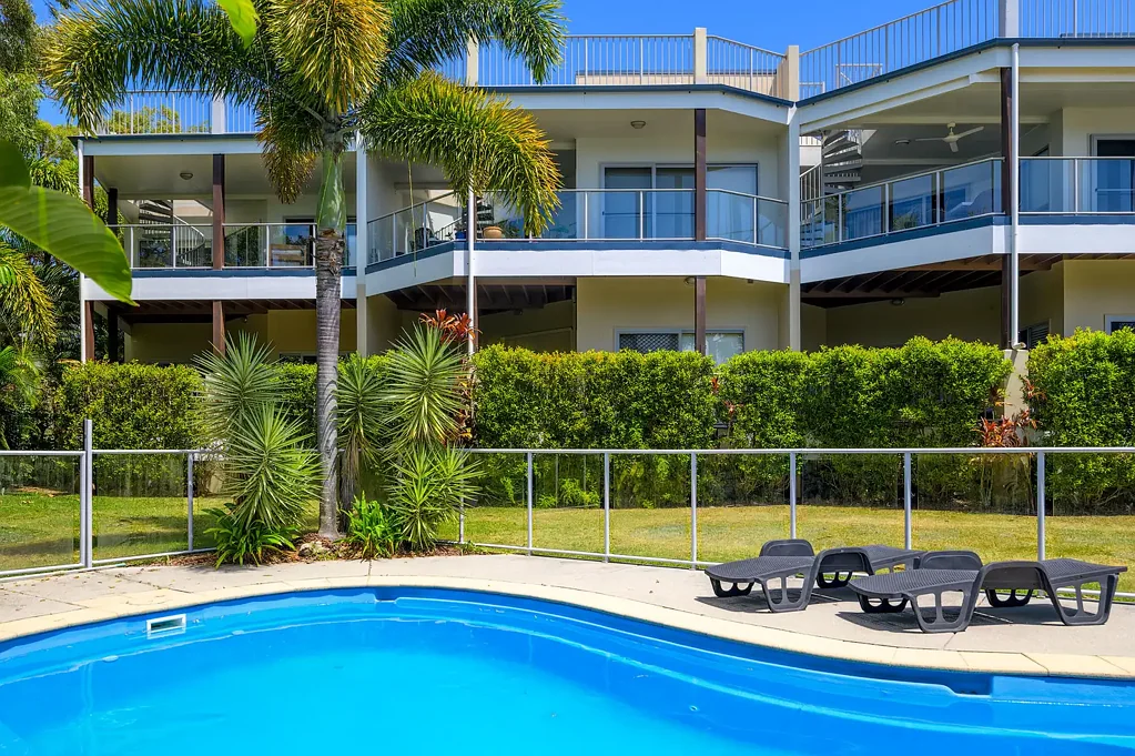 Rainbow Beach 4ห้องนอน Stunning Two-Storey Townhouse with Ocean Views