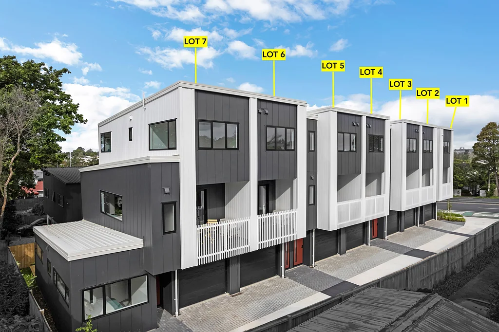 Pakuranga Heights 3침실 Hurry ! only 2 left - Top school Zone!