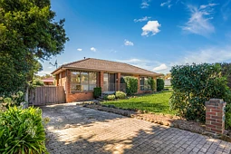 8 Broadwalk Grove, Endeavour Hills