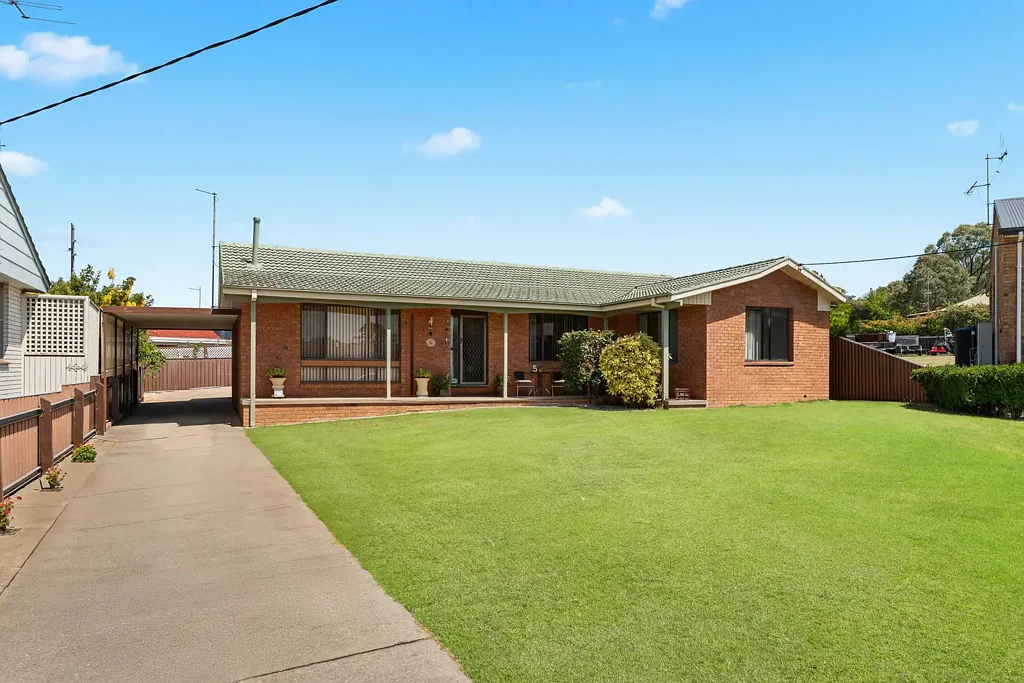 5 Atkinson Crescent, Goulburn, NSW 2580