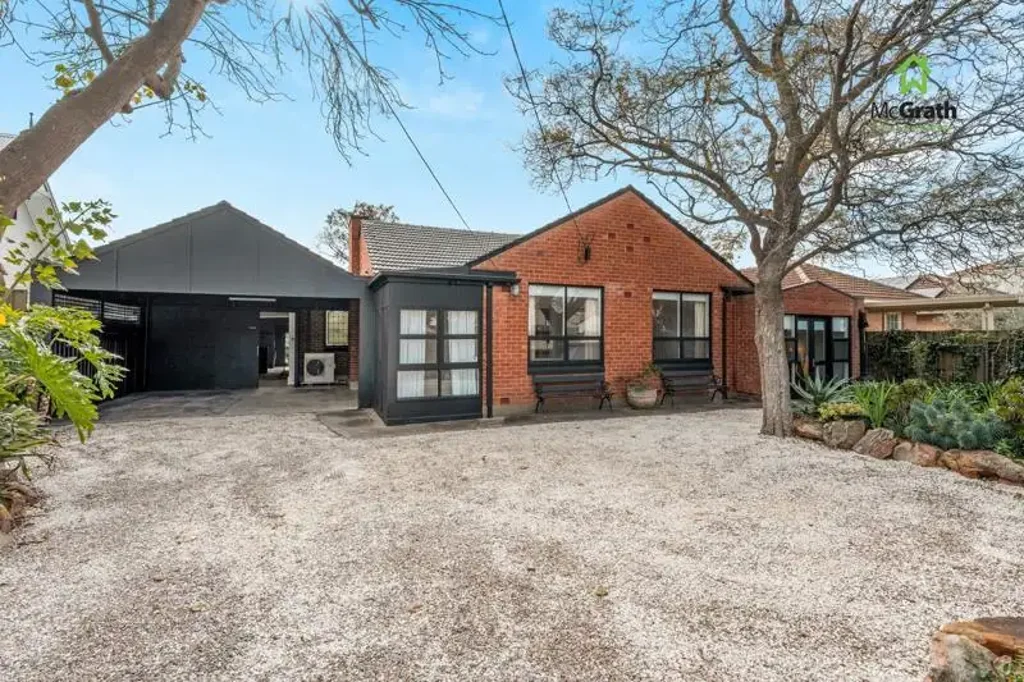 North Brighton 5ਬੈੱਡਰੂਮ A Hidden Garden Sanctuary - Ideal for Entertainers and Families Alike - even the Developers!