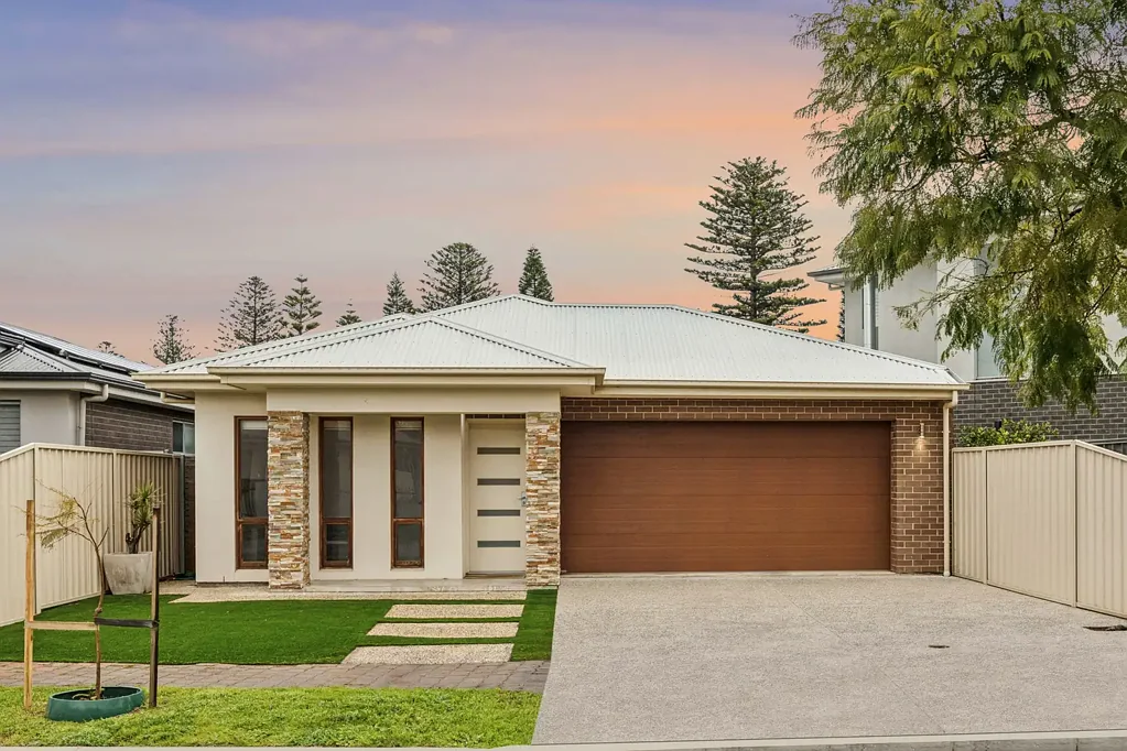Glenelg North 3房  Modern Family Living with Space to Grow in Glenelg North